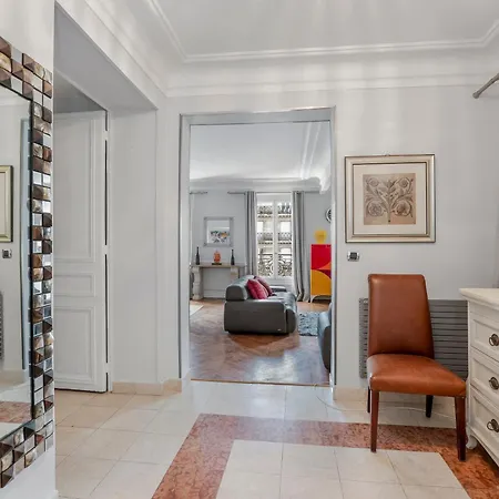 4 Bedroom Avenue Kléber Appartamento *