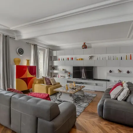 4 Bedroom Avenue Kléber Appartamento *