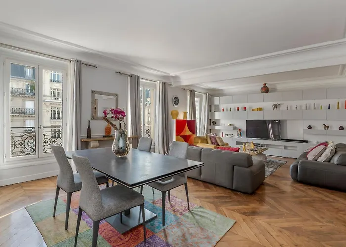 4 Bedroom Avenue Kleber