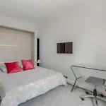 Luxury 5-Bed Residence - Opposite The Eiffel Tower - Located On Avenue Kleber