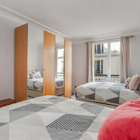 Luxury 5-bed - Opposite The Eiffel Tower - Located On Avenue Kleber